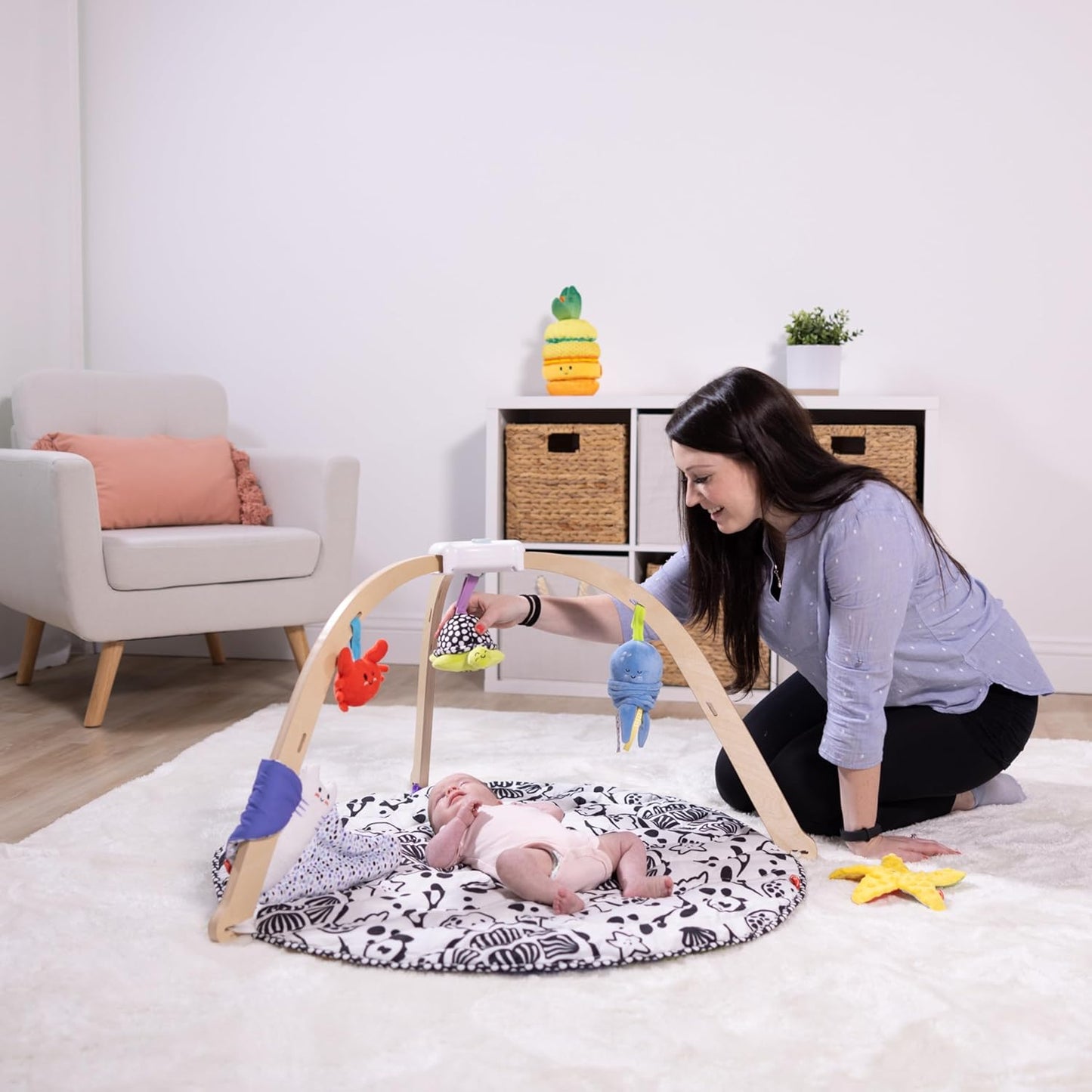 Houten Baby Gym – Duurzaam FSC-gecertificeerd Frame met Dubbelzijdig Speelkleed en Vijf Sensorische Speeltjes-3