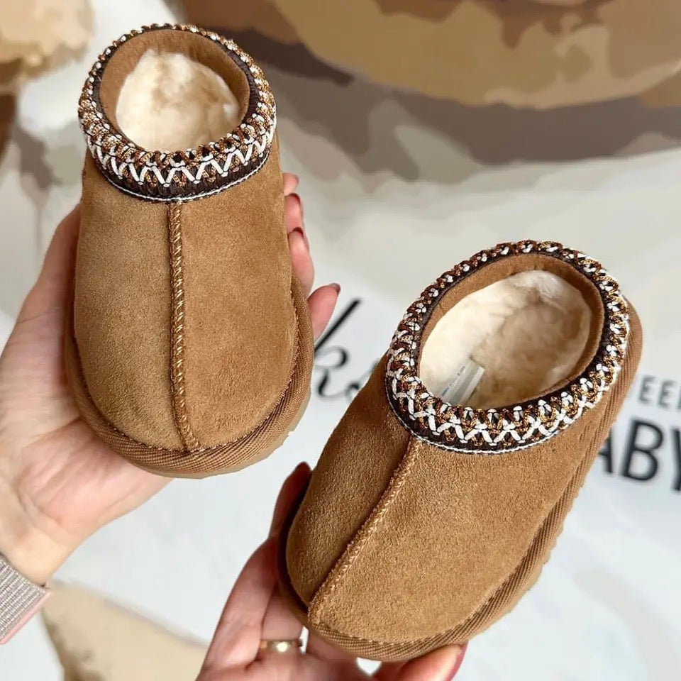 Mini Boots – Zacht Suède, Robuuste Zool, Ideaal voor Actieve Kinderen 0