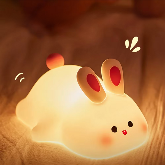 https://cdn.shopify.com/s/files/1/0844/6836/7706/files/Sovavande_Kaninionen.png?v=1731042554