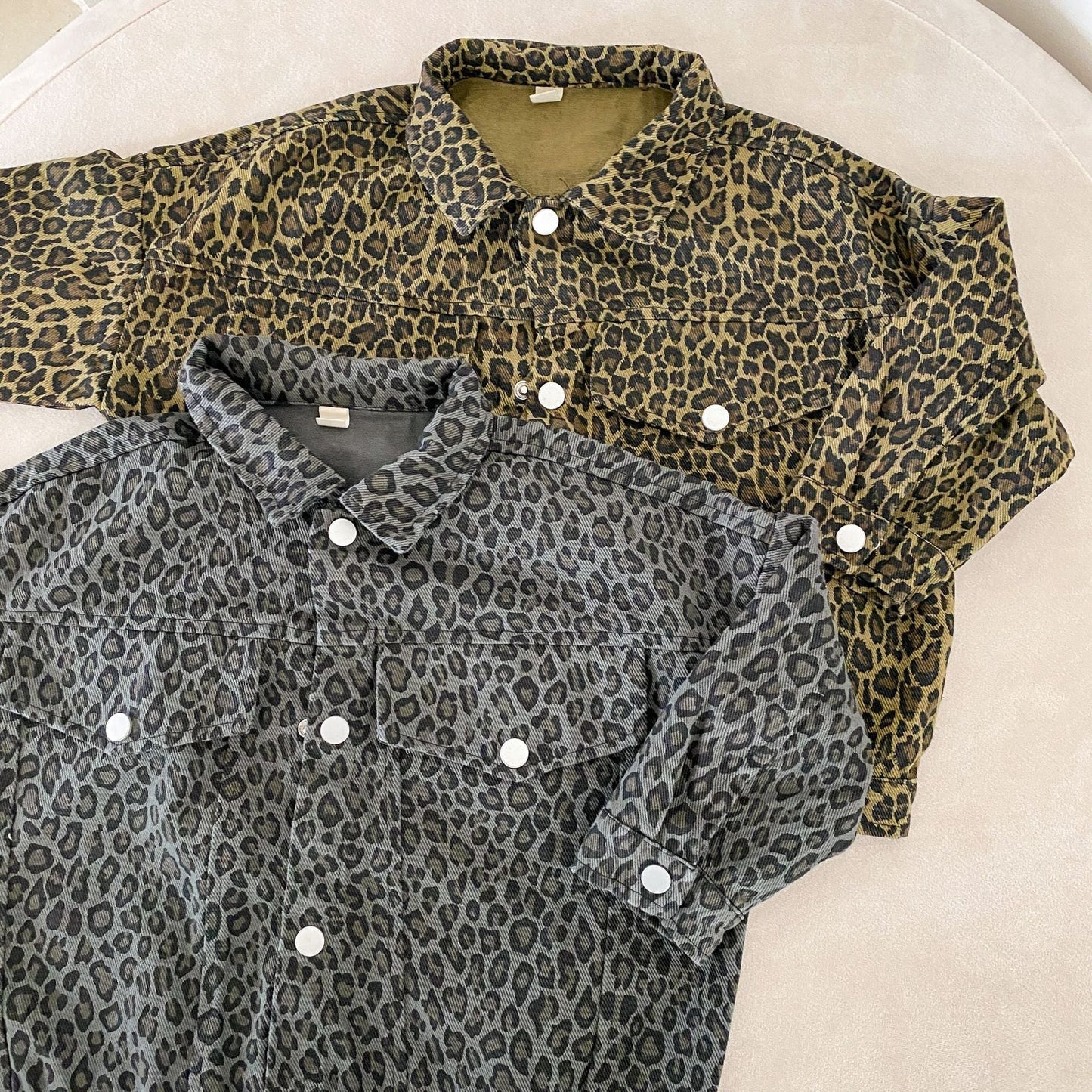 Spijkerjasje – Trendy Luipaardprint, 100% Denim Katoen, Gemakkelijk Aan te Trekken – Voor Avontuurlijke Kinderen 4