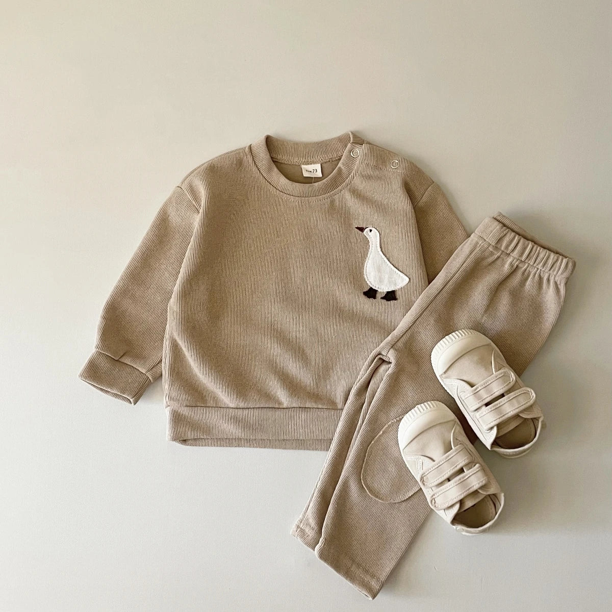 Trainingspak – Zachte Ademend Stoffen, Comfortabel en Trendy – Perfect voor Actieve Kinderen 1