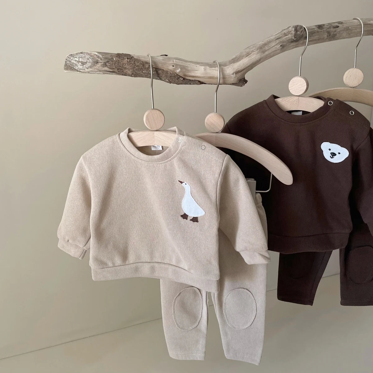 Trainingspak – Zachte Ademend Stoffen, Comfortabel en Trendy – Perfect voor Actieve Kinderen 3